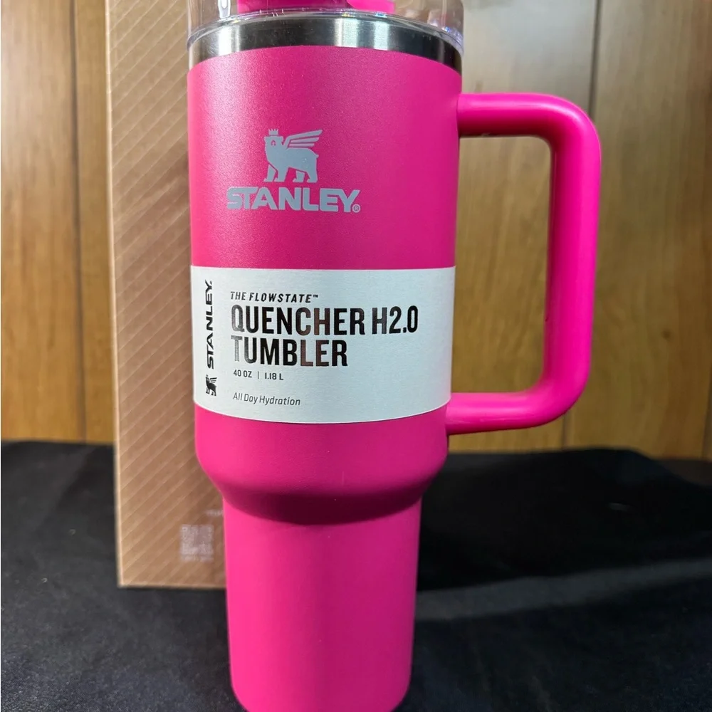 Stanley Pink Quencher H2.0 Tumbler‎ with Straw 40 ox NEW